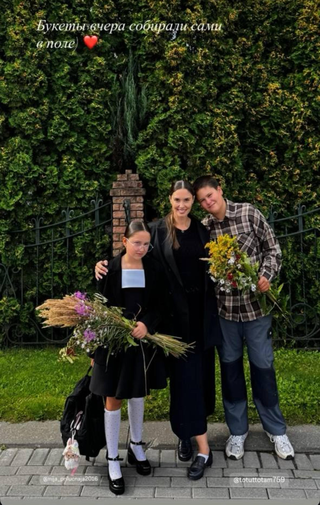 Агата Муцениеце с детьми. Фото: Инстаграм (запрещён в РФ) @agataagata