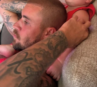 Джастин Бибер с сыном Джеком. Фото: Instagram (Запрещён в РФ) @lilbieber