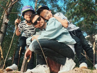 Noize MC* с детьми. Фото: Инстаграм (запрещён в РФ) @noizemc