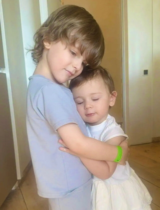 Дети Лизы Арзамасовой и Ильи Авербуха. Фото: Соцсети Лизы Арзамасовой