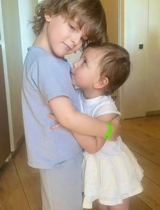 Дети Лизы Арзамасовой и Ильи Авербуха. Фото: Соцсети Лизы Арзамасовой