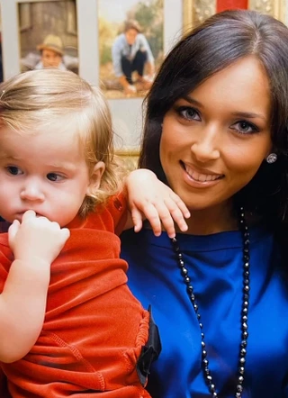 Алсу с дочерью. Фото: Instagram (Запрещён в РФ) @alsou_a