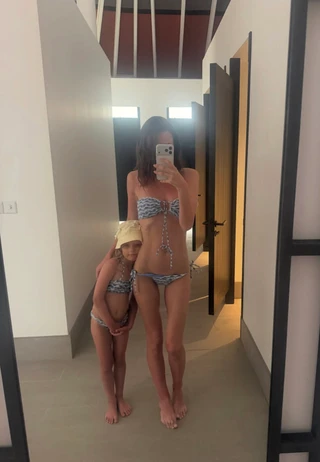Софья Синицына с дочерью Мией. Фото: Instagram (Запрещён в РФ) @yasinitsyna