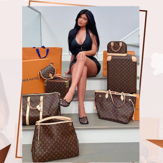 Кайли Дженнер. Фото: @curatedbusinesses