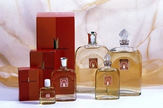 Духи «Красная Москва» в СССР. Источник: Pinterest