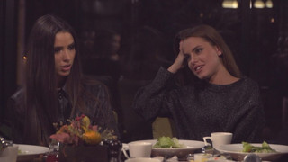 Вика и Даша на проекте «Холостяк». Фото: ТНТ