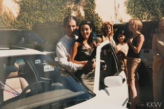 Ким с отцом и новой машиной. Фото: сайт семьи Кардашьян