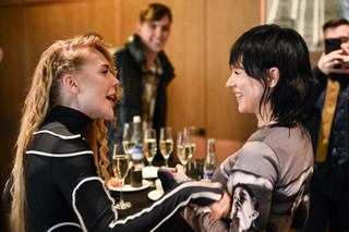 Карина Кросс и Катя IOWA на паблик-токе Super. Фото: Super.ru / Александра Марченко