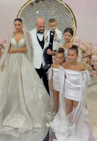 Второе платье Оксаны. Фото: Инстаграм (запрещен в РФ) Яны Рудковской