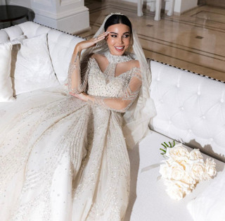 Первое платье Оксаны. Фото: Инстаграм (запрещен в РФ) Самойловой