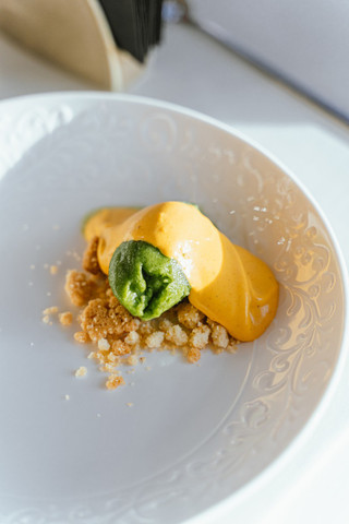 Облепиховый крем Патисьер с сорбетом из щавеля. Фото: пресс-служба