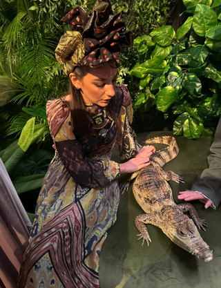 Аниматор и крокодил. Фото: Super