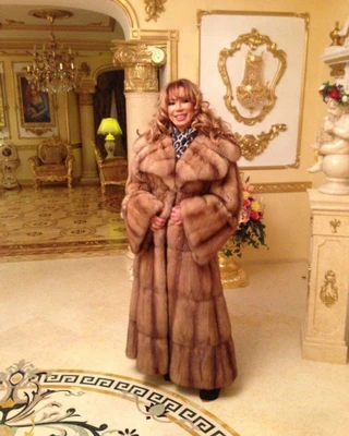 Маша Распутина в своем особняке. Источник: Aqua-Rmnt