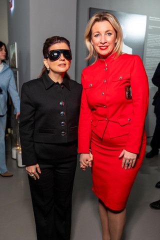 Диана Гурцкая и Мария Захарова. Фото: PEOPLETALK