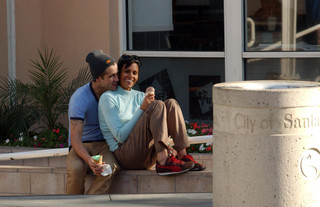 Колин Фаррелл и мать Джеймса — американская модель Ким Борденаве. Фото: Getty Images