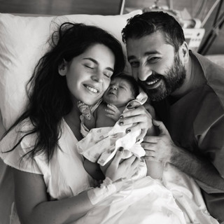 Лиза Моряк и Сарик Андреасян с новорожденной дочерью Шарлиз. Фото: Инстаграм* @moryakliza