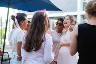 Яна Гладких с друзьями. Фото: Инстаграм (запрещён в РФ) @yanagladkih