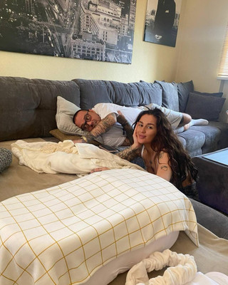 Юлия Королева и Гуф с дочерью. Фото: Инстаграм (запрещён в РФ) @yuliyakorolevaa