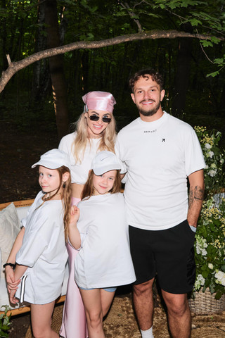 Helen Yes с мужем и детьми. Фото: архив пресс-службы