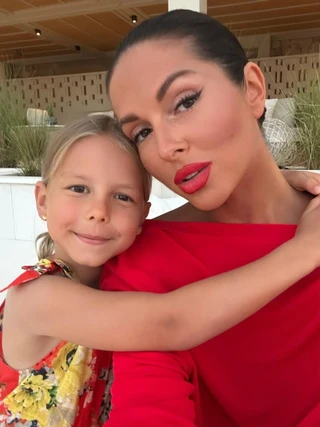 Нюша с дочерью. Фото: Инстаграм* @nyusha_nyusha