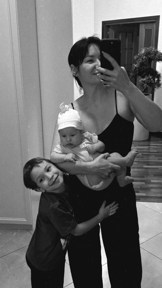 Ида Галич с детьми. Фото: ТГ-канал GALICH_onok