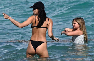 Ирина Шейк с дочкой Леей. Фото: Daily Mail