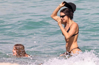 Ирина Шейк с дочкой Леей. Фото: Daily Mail