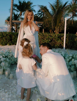 Пэрис Хилтон и Картер Реум со своими детьми. Фото: Соцсети Пэрис Хилтон