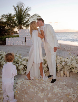 Пэрис Хилтон и Картер Реум со своими детьми. Фото: Соцсети Пэрис Хилтон