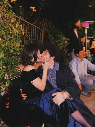 Селена Гомес и Бенни Бланко. Фото: Инстаграм (запрещен в РФ) @selenagomez