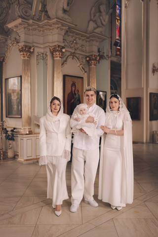 Маша и Роберт Герберы с дочерью. Фото: ТГ-канал thegerberslive 