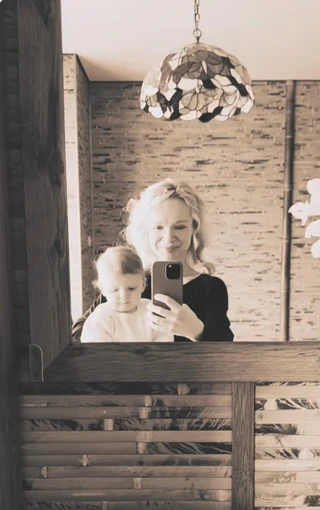 Виталина Цымбалюк-Романовская с дочерью. Фото: Instagram (Запрещён в РФ) @vitalinaromanovskaya