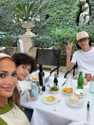 Дженнифер Лопес с детьми. Фото: Инстаграм (запрещен в РФ) @jlo