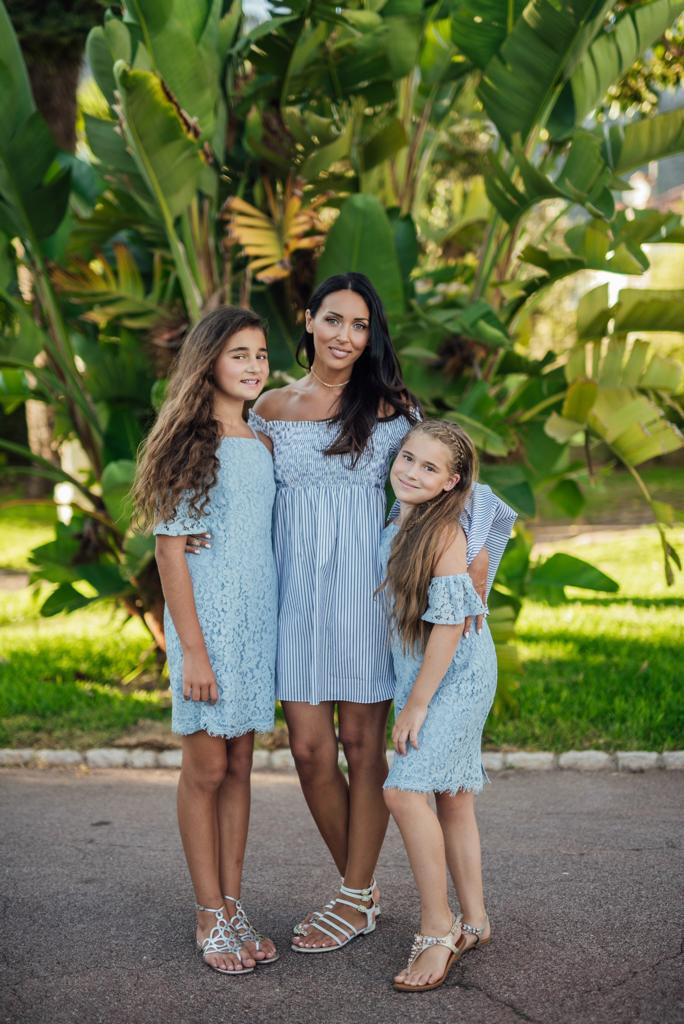 Микелла с сестрой Сафиной и мамой Алсу. Фото: семейный архив