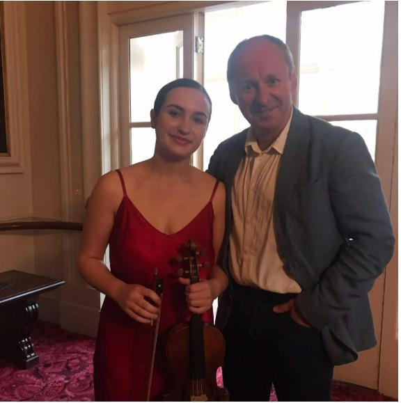 Катя вместе с отцом. Фото: Facebook / igor.tsukanov.92