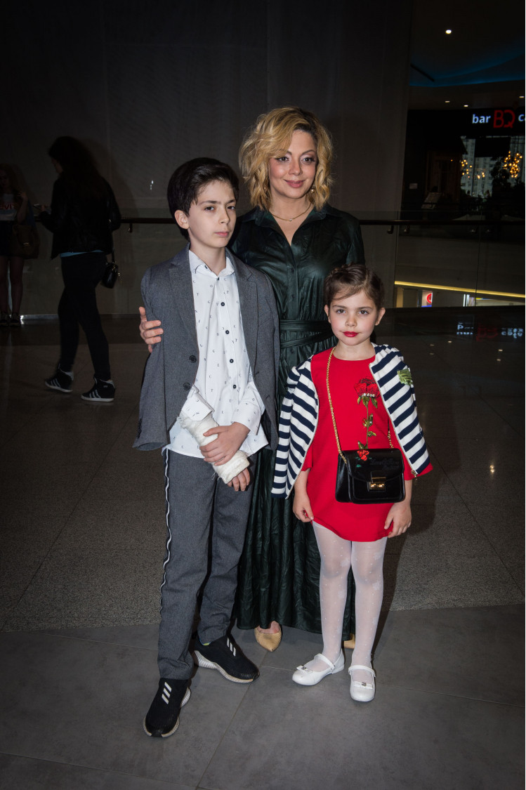 Аннета Орлова с детьми. Фото: Super