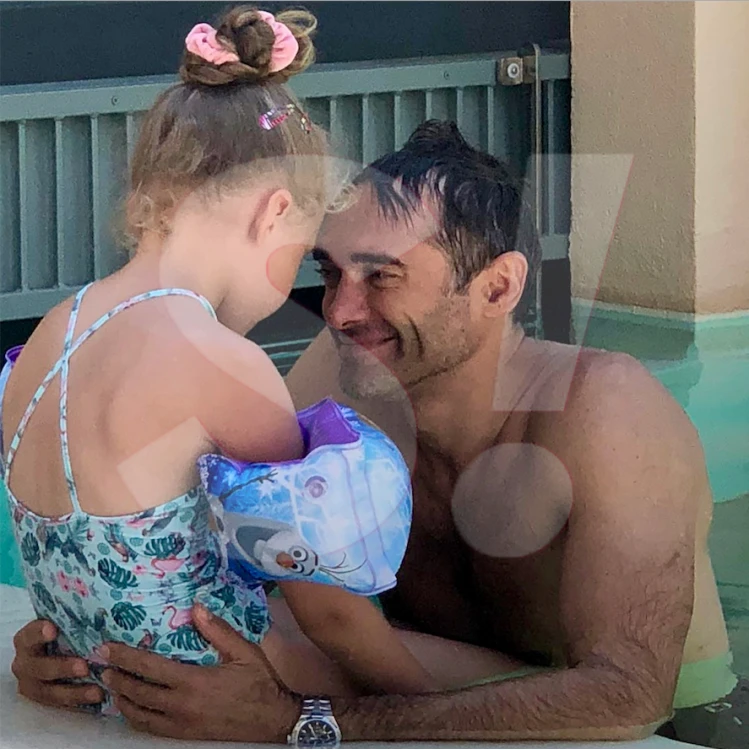 Вячеслав Пивоваров воспитывает 7-летнюю дочь.