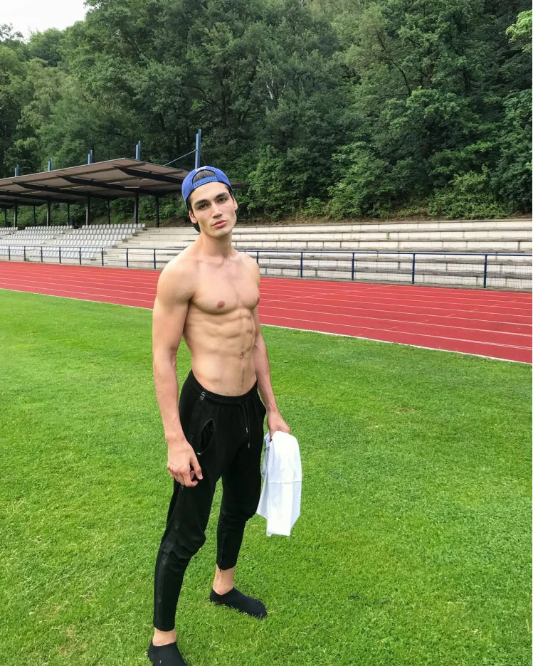 Сулумбек Дулатов