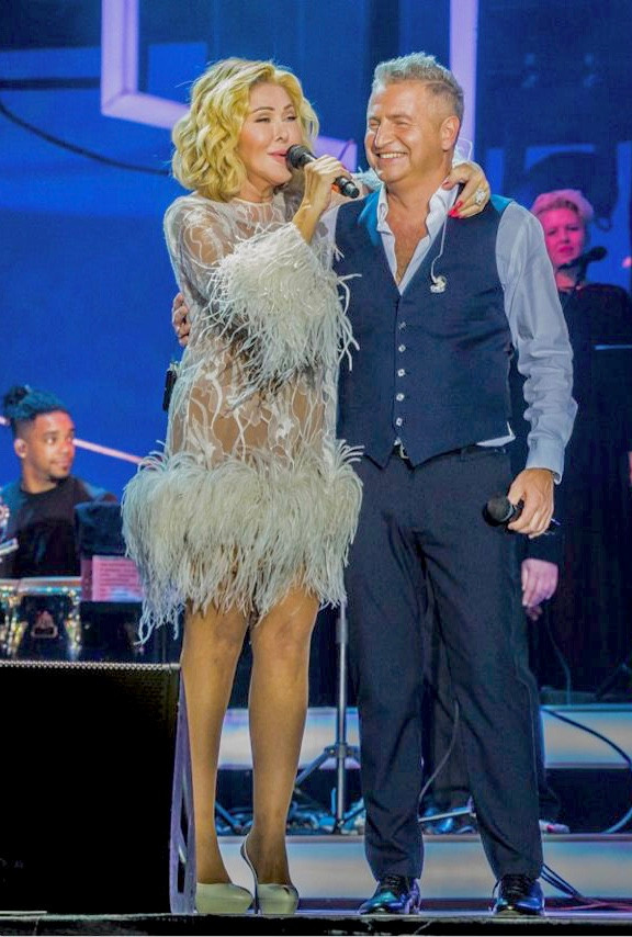 Любовь Успенская с юбиляром. Фото: SUPER