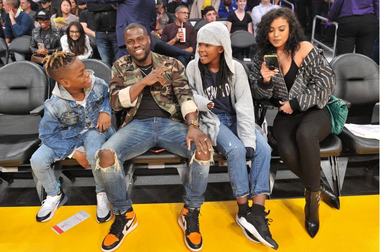 Кевин Харт с семьей