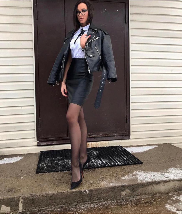 Та самая куртка Balenciaga. Фото: Instagram @buzova86