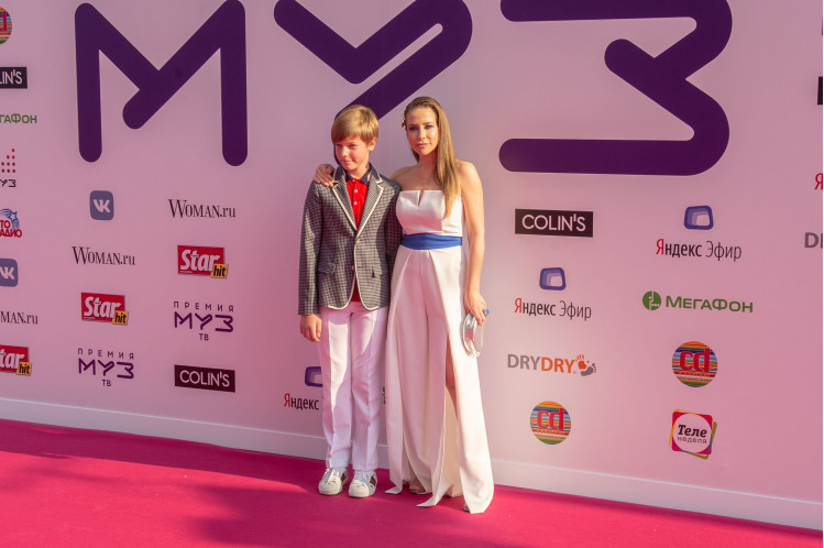 Юлия Барановская с сыном. Фото: Super