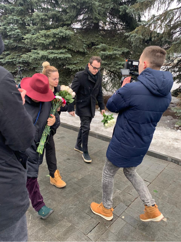 Дмитрий Ланской и Теона Дольникова. Фото: Super