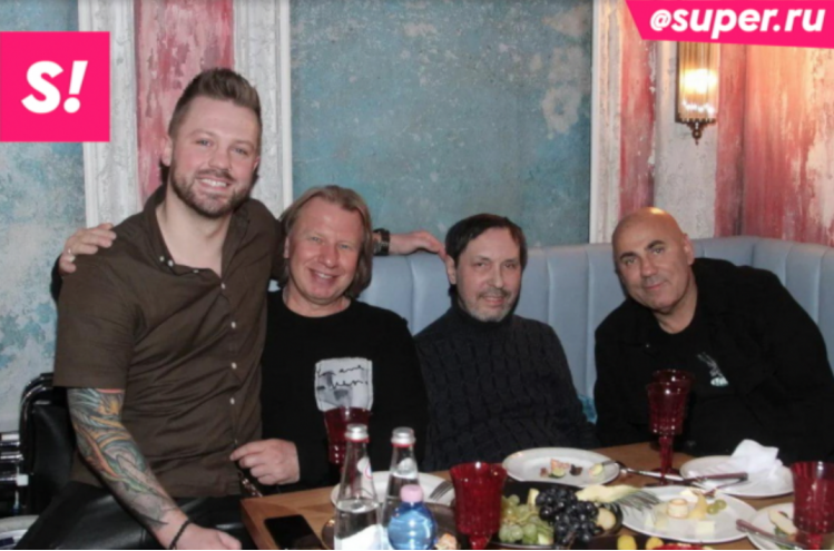 Николай Носков с продюсерами Виктором Дробышем, Иосифом Пригожиным и певцом Арсением Бородиным