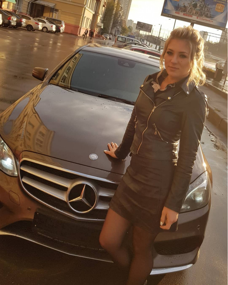 Победительница Любовь с автомобилем. Фото: Instagram