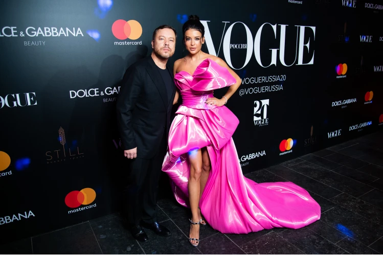 София Никитчук с дизайнером Игорем Чапуриным. Фото: пресс-служба Conde Nast