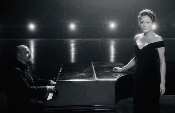 Юлия Началова и Уолтер Афанасьев. Кадр из клипа «Жди меня»: YouTube.com