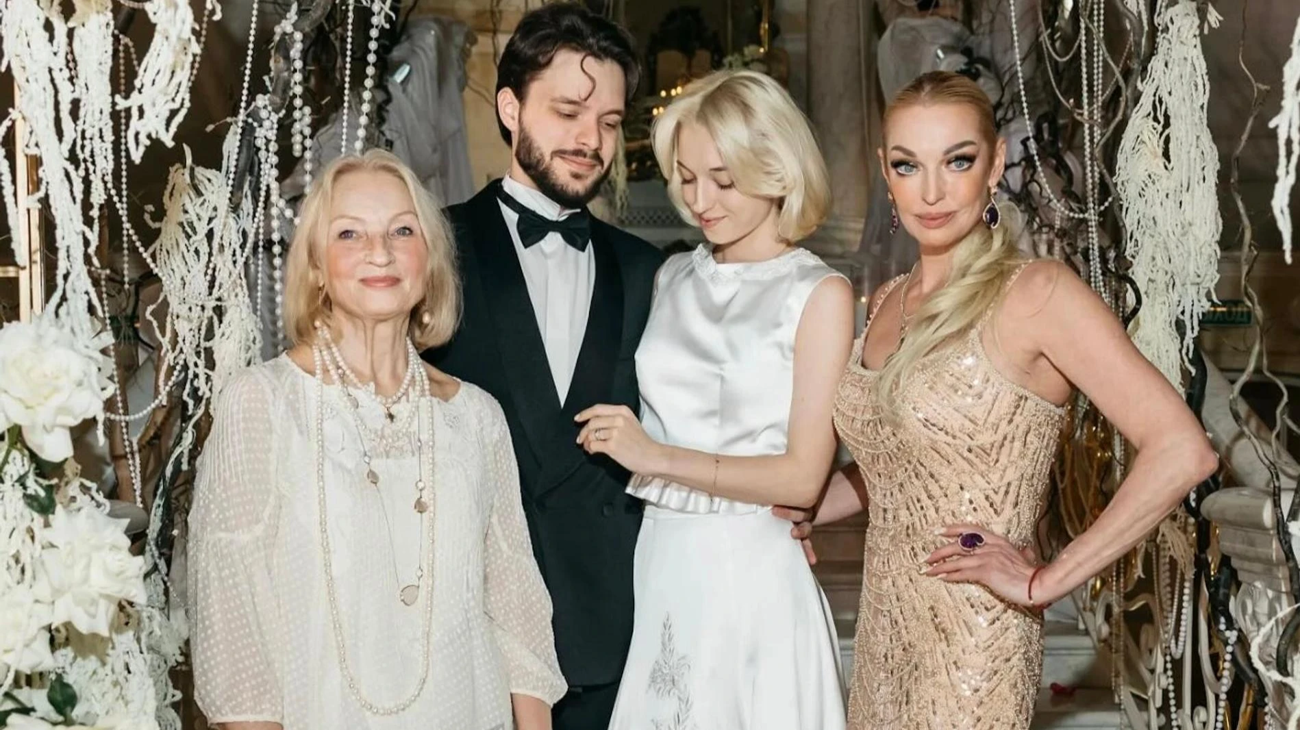 Мама, зять и дочь Анастасии Волочковой с балериной. Фото: Инстаграм (запрещён в РФ) @volochkova_art