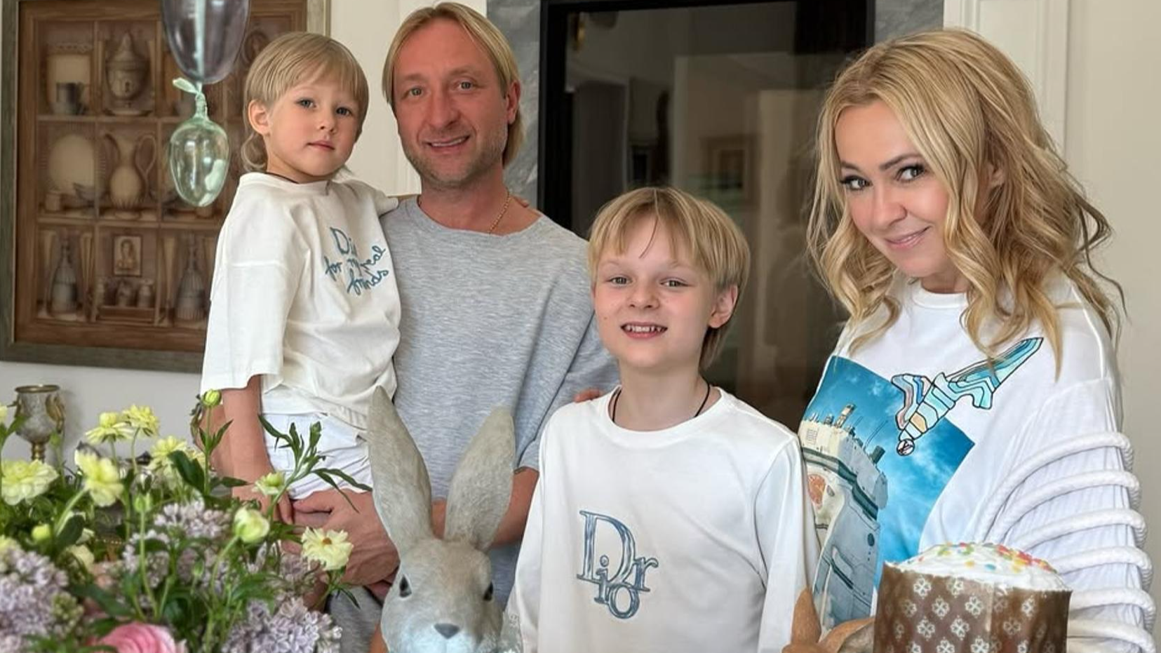 Яна Рудковская с супругом и детьми. Фото: Инстаграм (запрещён в РФ) @rudkovskayaofficial