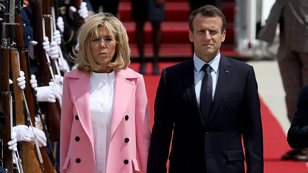 Эмманюэль Макрон с супругой Брижит. Фото: Getty Images